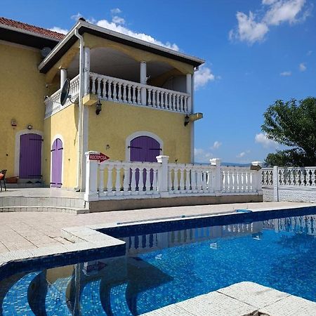V & V Villa Lalince エクステリア 写真