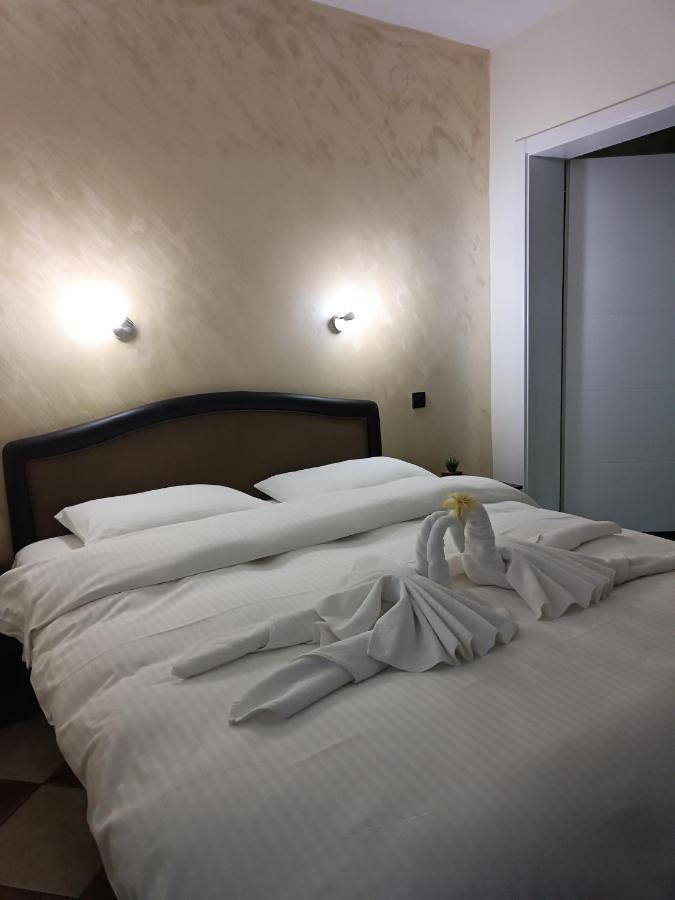 V & V Villa Lalince エクステリア 写真