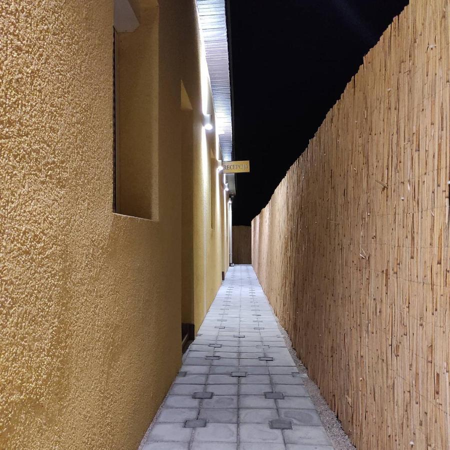 V & V Villa Lalince エクステリア 写真