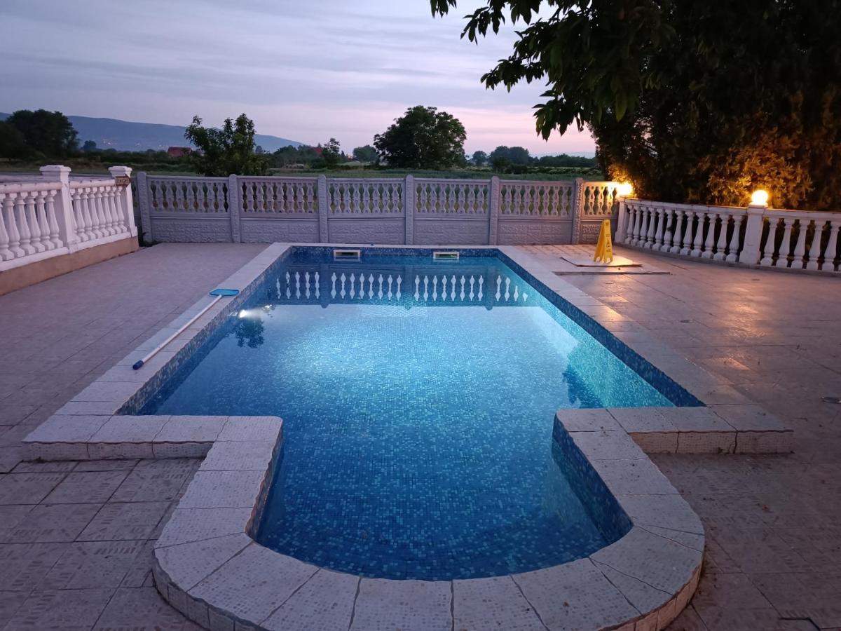 V & V Villa Lalince エクステリア 写真