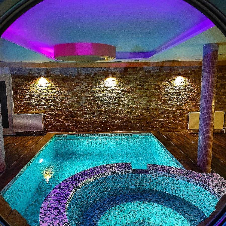 V & V Villa Lalince エクステリア 写真