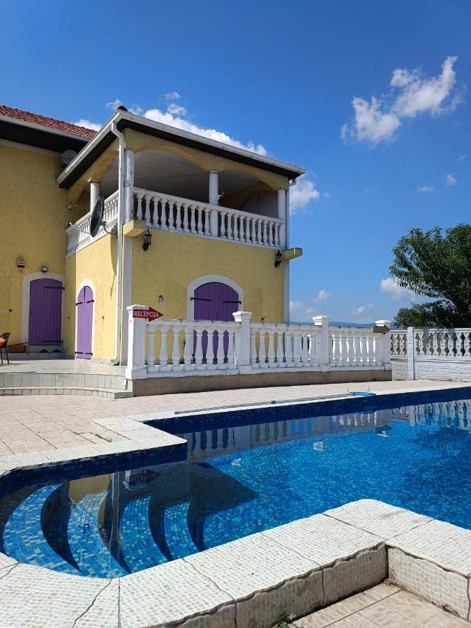 V & V Villa Lalince エクステリア 写真